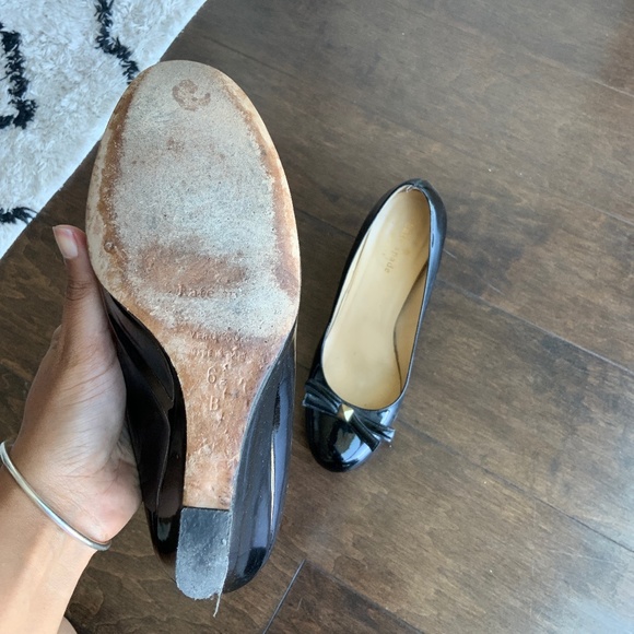 KATE SPADE Wedge Patent Leather Shoes. Size 6.5. - Picture 6 of 7